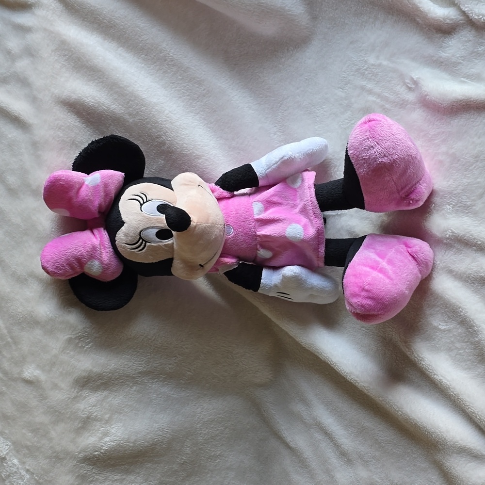 Disney's Minnue Mouse‎ Plush 18 inches NWOT
